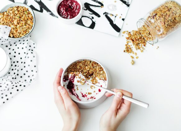 Gesundes Frühstück mit Joghurt