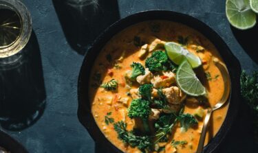 Curry mit Kokosmilch und Brokoli