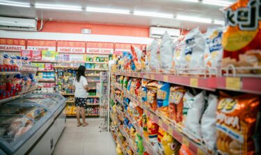 Supermarkt mit hochverarbeiteten Lebensmitteln
