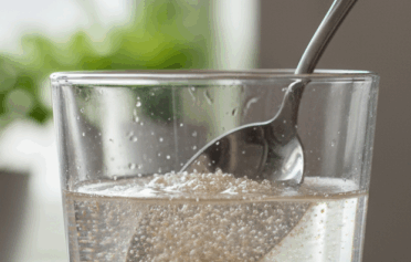 Flohsamenschalen in Wasser