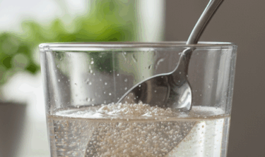 Flohsamenschalen in Wasser