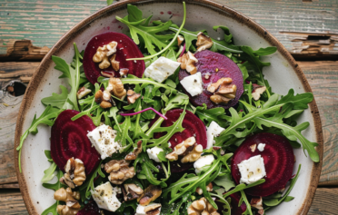 Rucola-Salat mit gerösteter roter Bete & Feta
