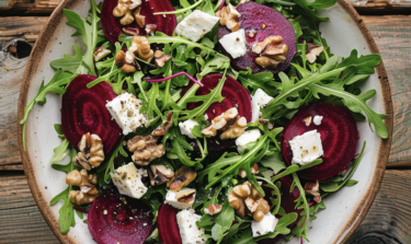 Rucola-Salat mit gerösteter roter Bete & Feta
