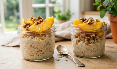 Overnight-Oats-mit-Pfirsich-Walnuessen