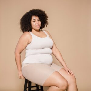 Junge Frau mit Übergewicht