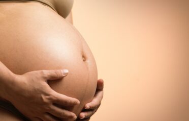 Schwangere Frau mit Babybauch