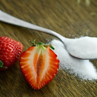 Erdbeere und Zucker