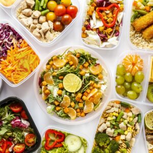 verschieden Schalen mit Gerichten.