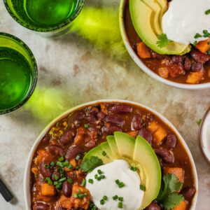 Ein gesundes Chili sin Carne mit diversen pflanzlichen Proteinquellen.