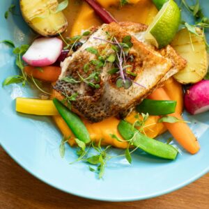 Frisch gebratener Firsch mit Gemüse