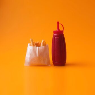 Pommes und Ketchup