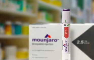 Mounjaro Packung und Applikator