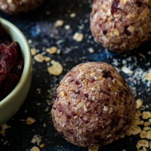 gesunde Energyballs aus Nüssen.