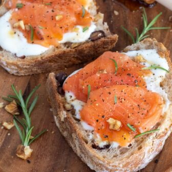 Brot mit Lachs