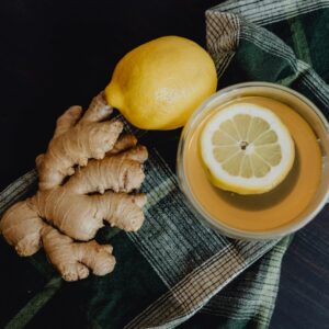 Zitronen-, Ingwertee