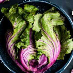 Salat in einer Bowl.