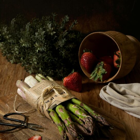 Frischer Spargel und Erdbeeren