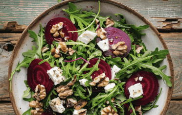 Rucola-Salat mit gerösteter roter Bete & Feta