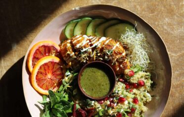 Vegetarische Bowl mit frischem Gemüse