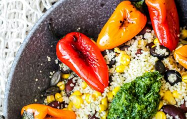 Couscous Salat mit gebratener Mini Paprika und Gemüse.