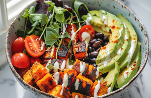 Süßkartoffel-Bowl mit Avocado, Bohnen & Limetten-Dressing