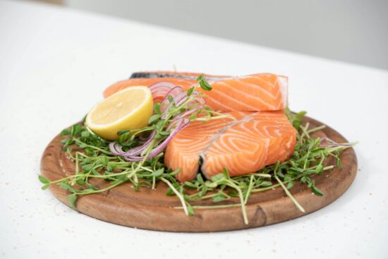 Lachs auf einem Rucolabett