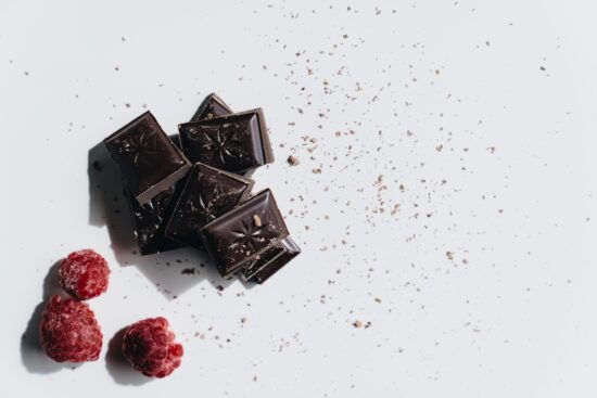 Dunkle Schokolade und Beeren