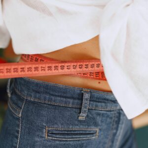 Maßband um Bauch
