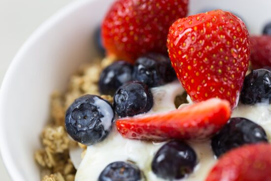 Beeren mit Joghurt