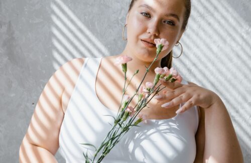 Frau mit Blumen