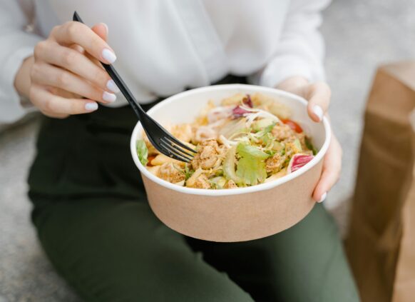 Healthy meal in a bowl with protein, vegetables, and greens, supporting insulin resistance management.