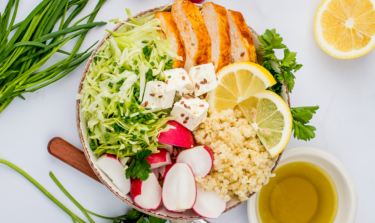 Liver-friendly meal of salad and protein